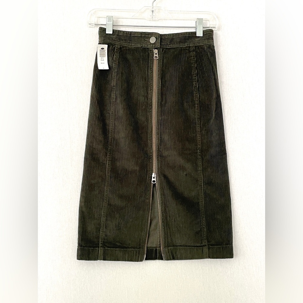 Aritzia Wilfred Free Ellie Corduroy Skirt in Olive Green